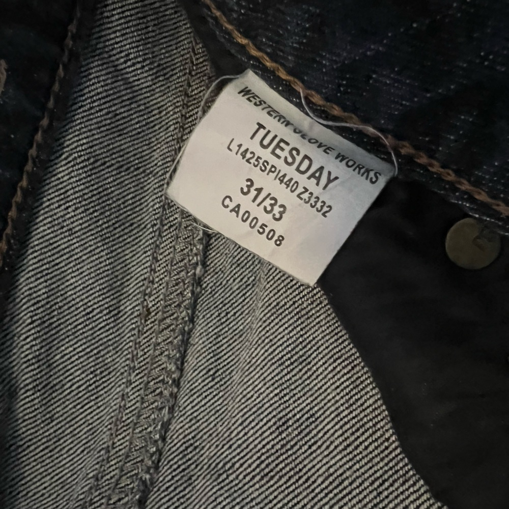 Like new size 31 Silver jeans. Tuesday. Dark‎ wash - Picture 3 of 5